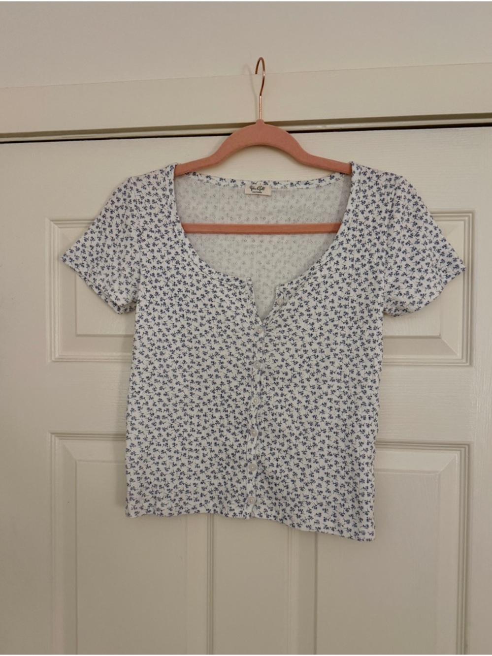 Brandy Melville John Galt | Button-Front Scoop Neck Top - White Ditsy Print